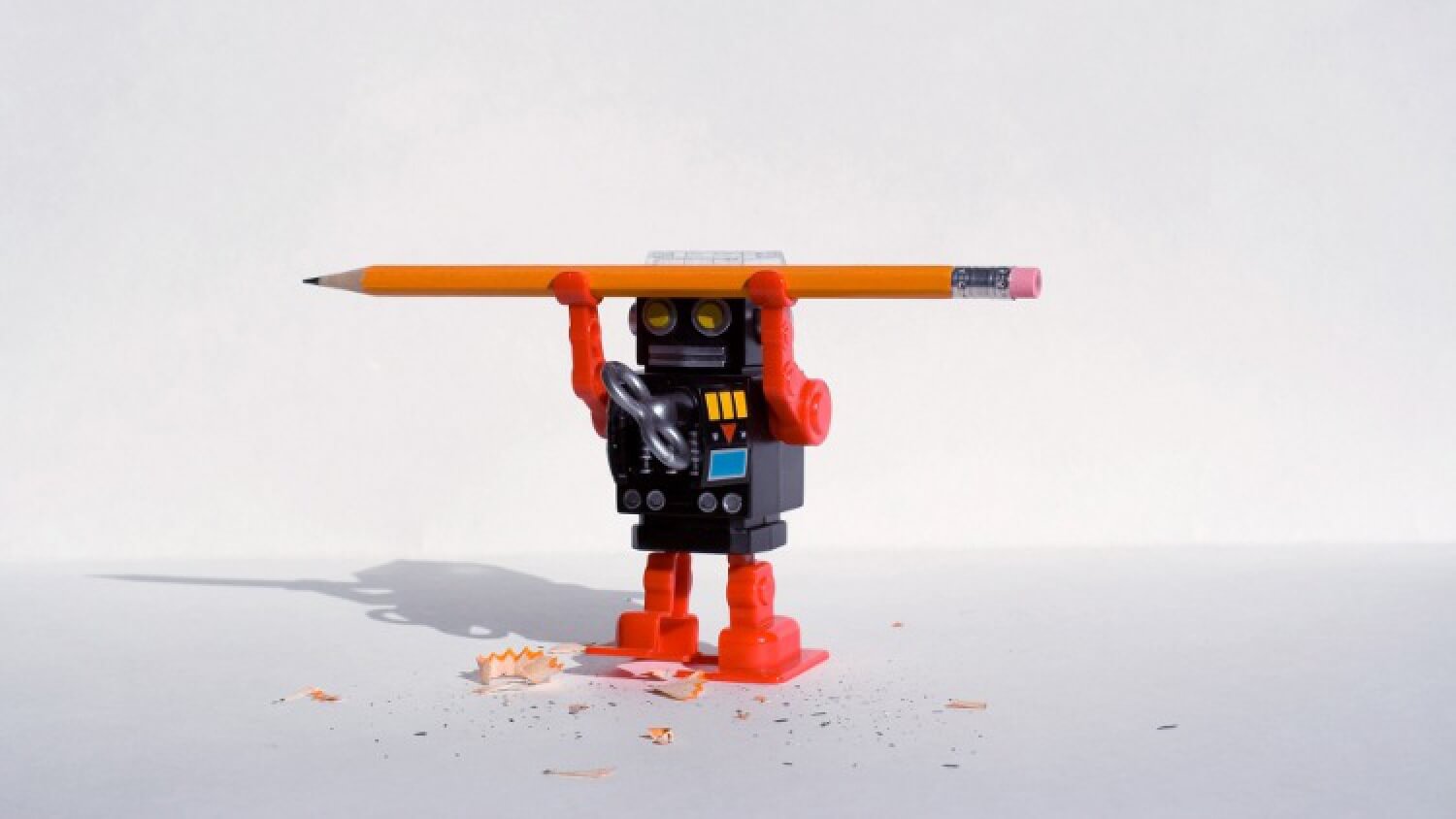 Робот с карандашом