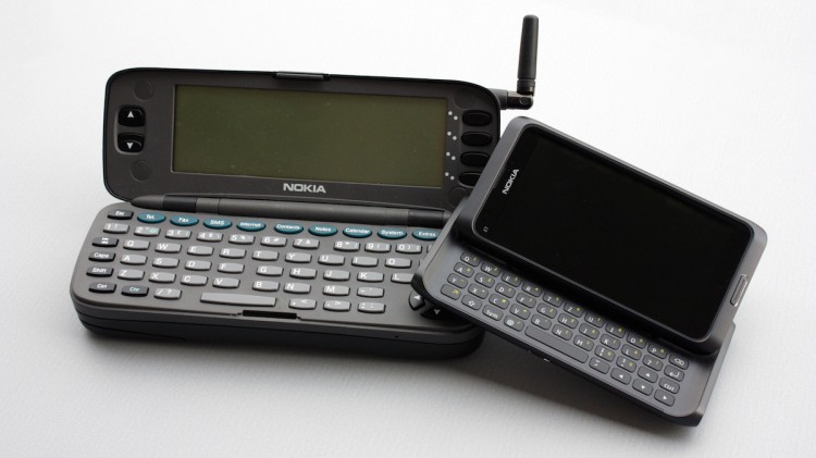 Nokia 9000 vs E7