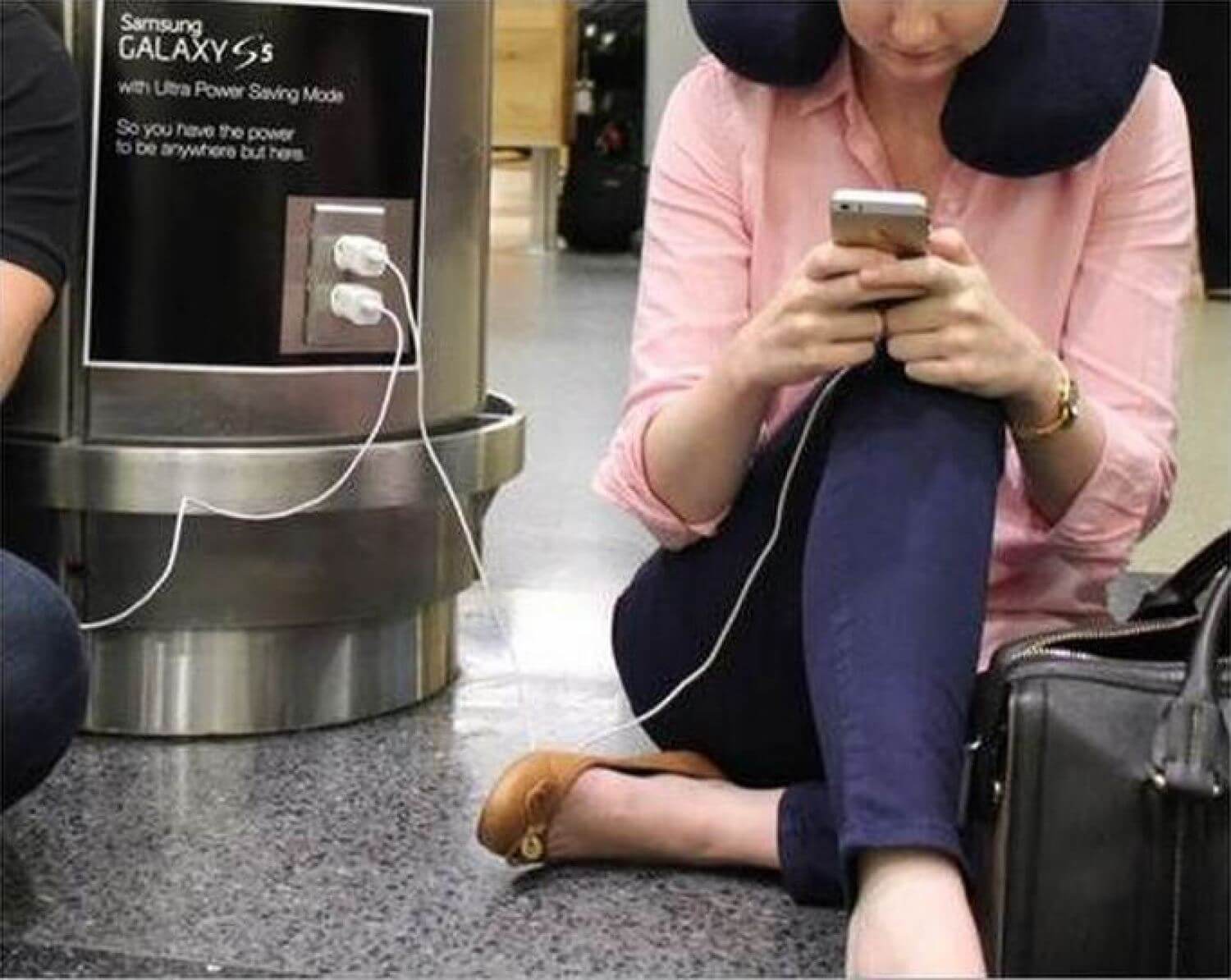Реклама Galaxy S5 в аэропорту