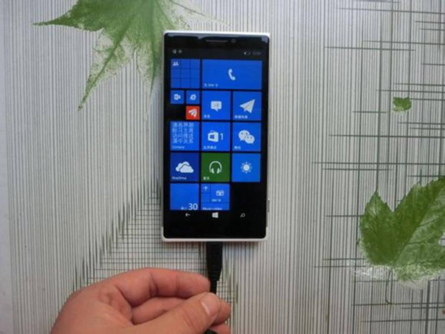 Якобы прототип Microsoft Lumia 1030