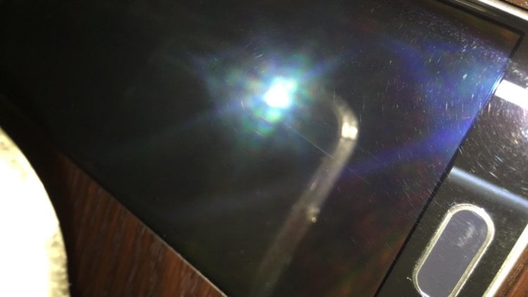 Поцарапанный Galaxy S6 Edge