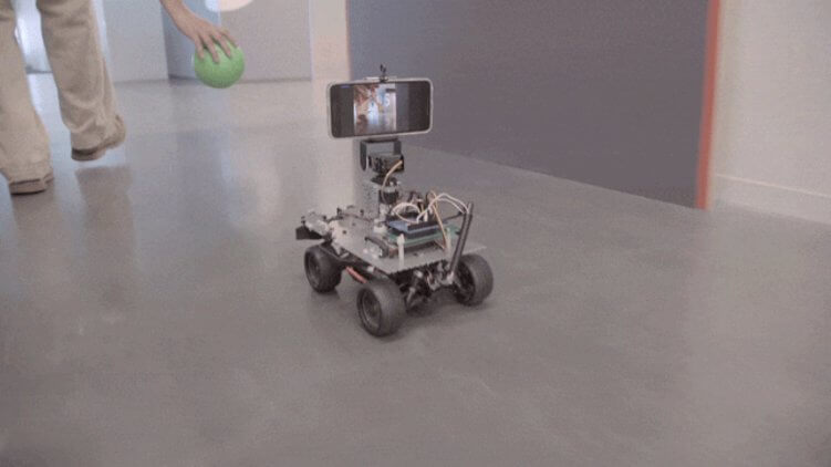 Машинка-робот под управлением Android
