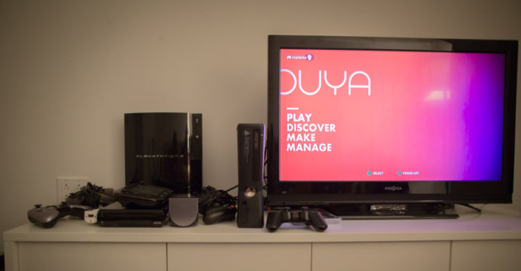 Новая OUYA. Теперь вся в белом. Фото.