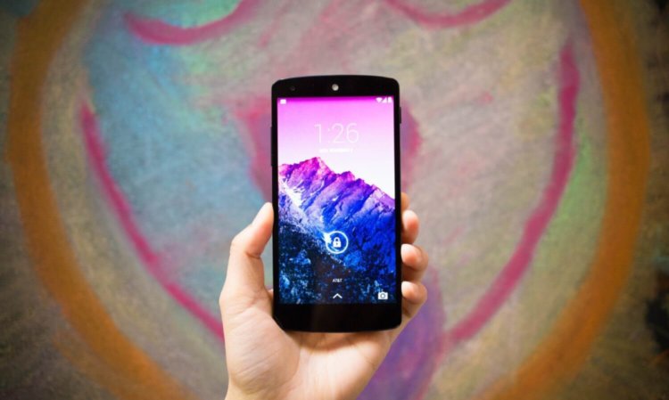 Любитель iPhone против Nexus. Любитель iPhone против Nexus. Фото.