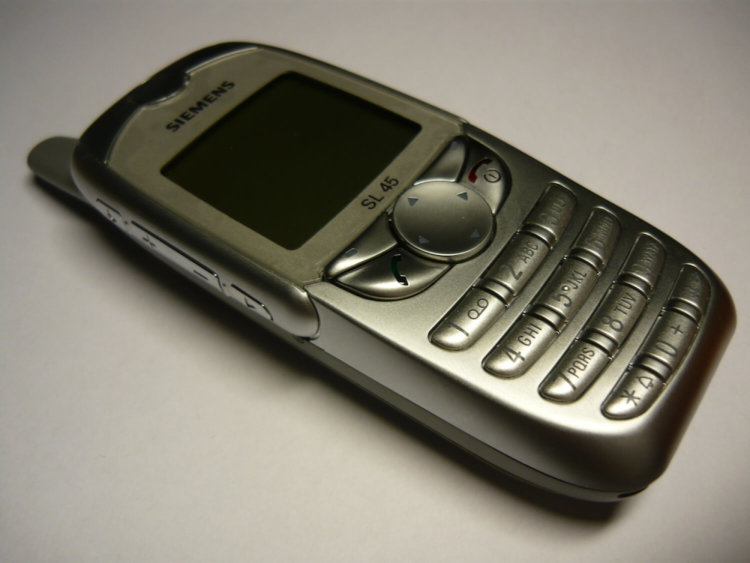 Как вы слушаете музыку на смартфонах? Фото.