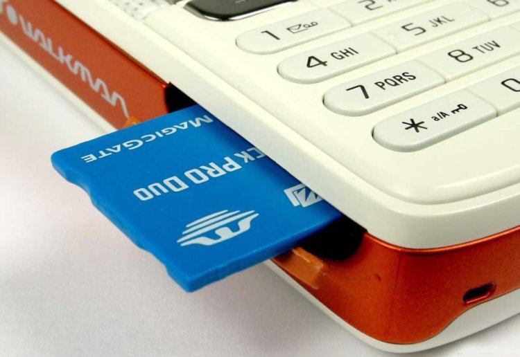 Как вы слушаете музыку на смартфонах? Фото.