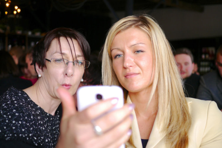 За что мы платим деньги? Ненужные функции смартфона. Управление взглядом/жестами. Фото.