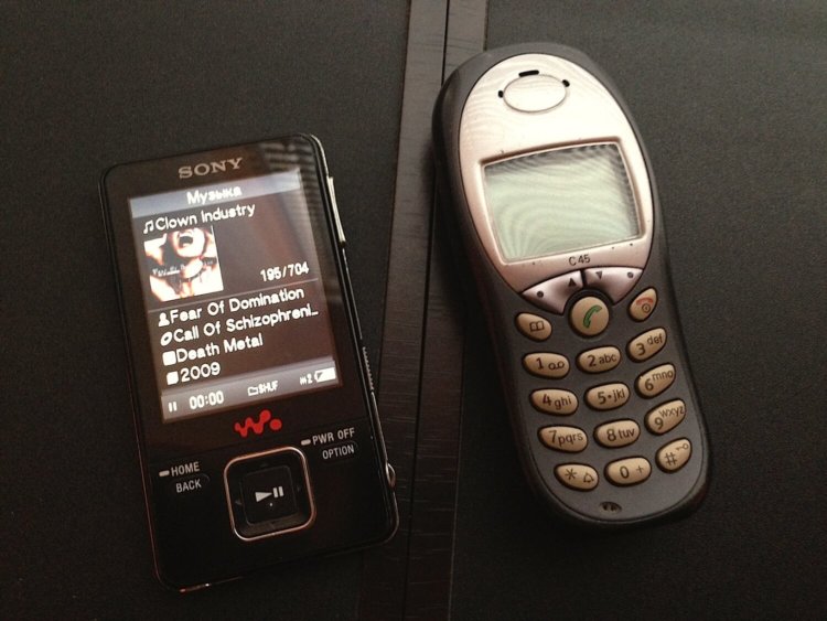 Как вы слушаете музыку на смартфонах? Фото.