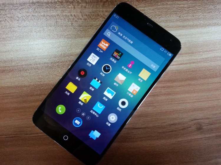 Пластиковая кожа и другие странности в дизайне Android-смартфонов. Meizu и не их клавиша «Home». Фото.