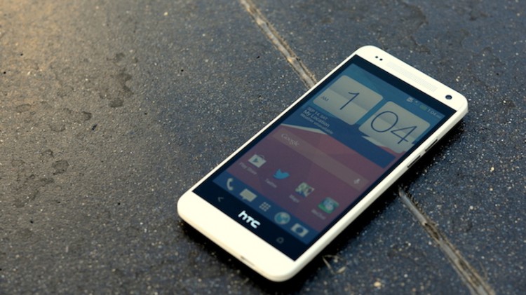 HTC M8 Mini. Для тех, кто любит поменьше. Фото.