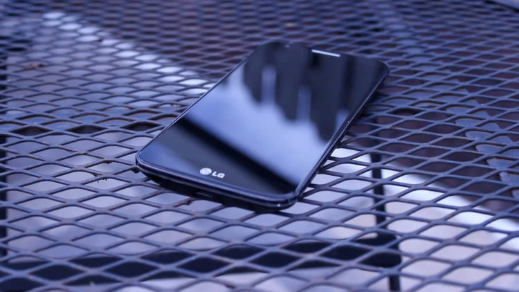 Стоит ли стремиться к уменьшению рамок вокруг дисплея? Фото.