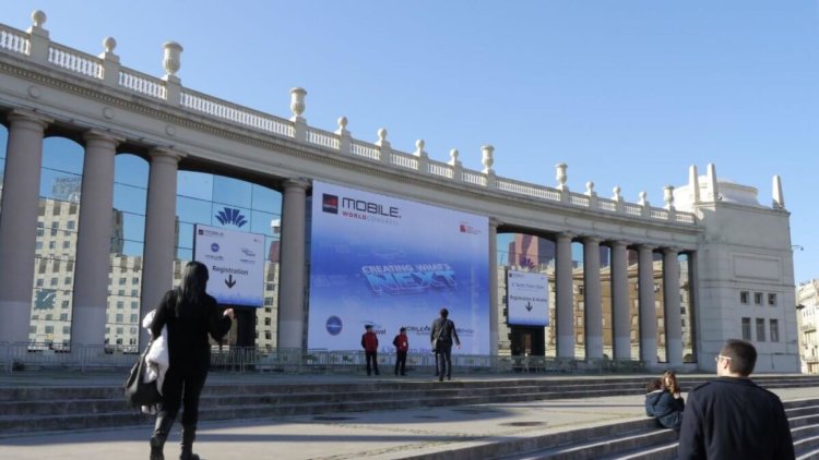 MWC-2014: провал CEO и браслет с персональным тренером. MWC-2014: провал CEO и браслет с персональным тренером. Фото.