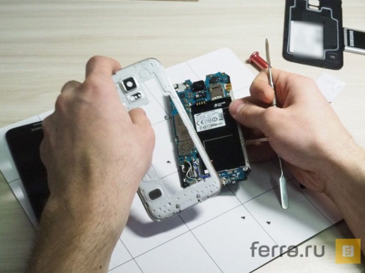 Взгляд на Galaxy S5 изнутри. Фото.