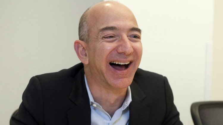 Amazon готовит смартфон с шестью камерами. Amazon готовит смартфон с шестью камерами. Фото.