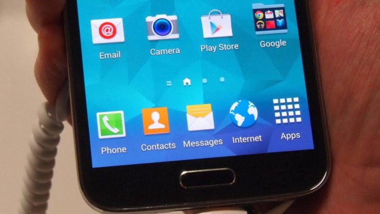 Galaxy S5 vs. iPhone 5s: битва на сканерах отпечатков пальцев. Фото.