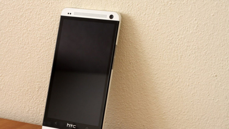 Руководство HTC вышло на автора обзора M8. Фото.