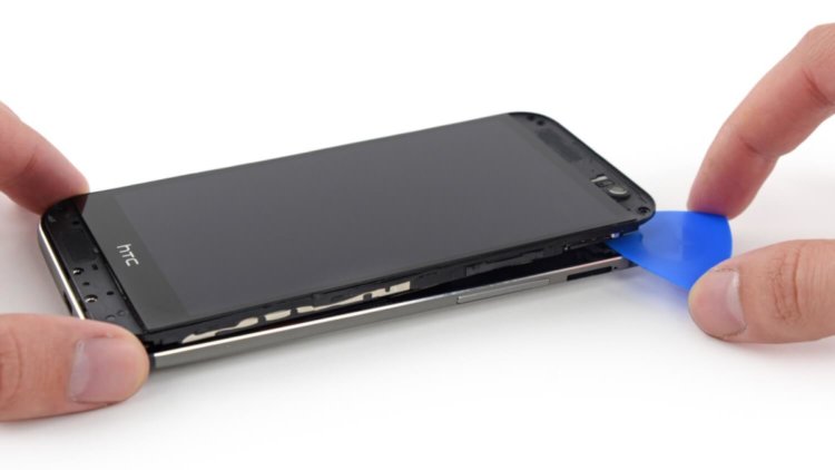 Пожалуйста, не роняйте ваш новый HTC One M8. Пожалуйста, не роняйте ваш новый HTC One M8. Фото.