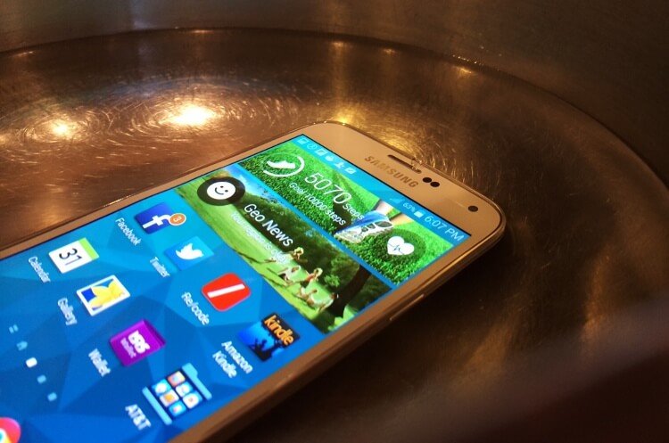 10 преимуществ Galaxy S5 перед iPhone 5s. 10 преимуществ Galaxy S5 перед iPhone 5s. Фото.