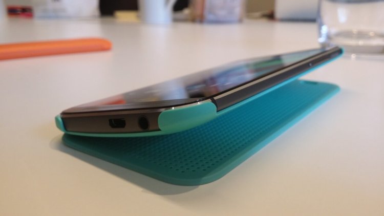 HTC призналась в жульничестве с тестами One M8. Фото.