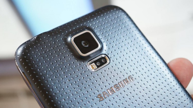 5 особенностей Galaxy S5, которых нет в One M8. Безопасность на пальцах. Фото.