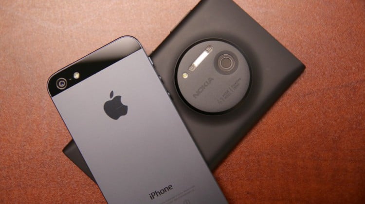 Клуб под названием «Мы судились с Apple». Apple vs Nokia. Фото.