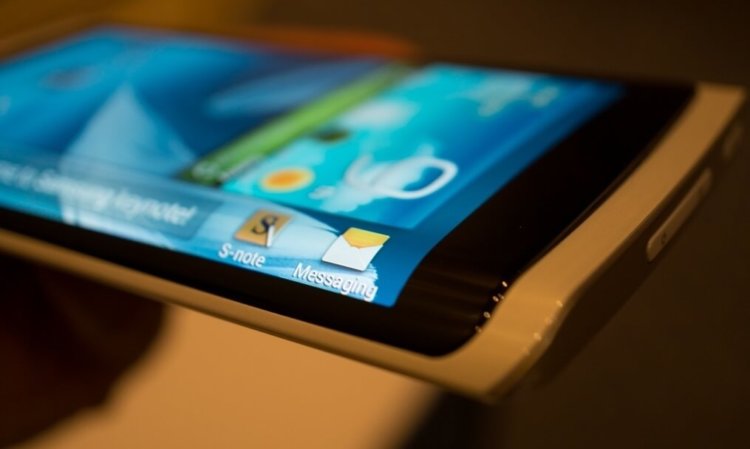 Будущее завтра: 3 главных тенденции. Гибкие дисплеи. Фото.