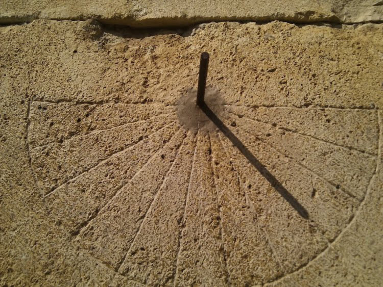 Смарт-часы LG G Watch станут телефоном, получив SIM-карту. Смарт-часы LG G Watch станут телефоном, получив SIM-карту. Фото.