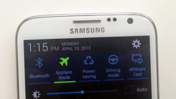 3 простых совета для ускорения зарядки своего девайса. Избегайте общения с ноутбуками. Фото.