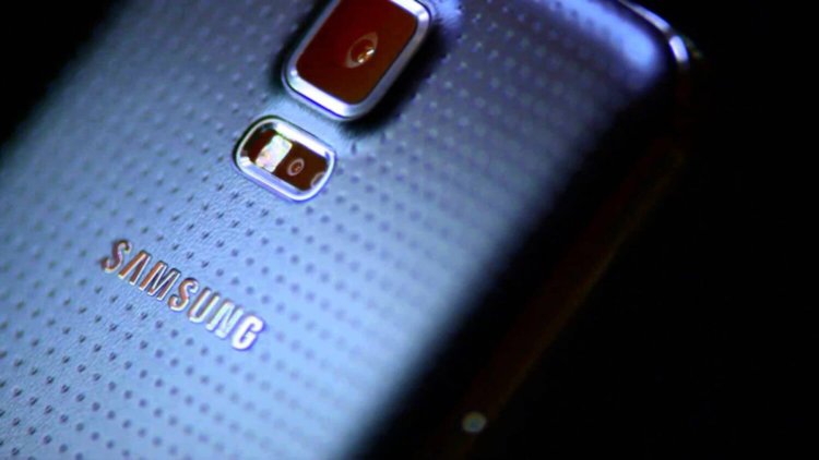 Samsung о пластиковой крышке и прочих дизайнерских решениях Galaxy S5. Приложения. Фото.