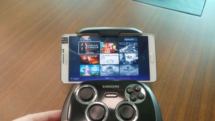 Любители игр на Android и iOS. В чём отличия? Фото.