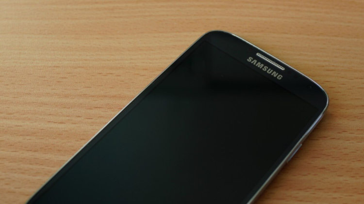 5 достойных двухсимочных смартфонов. Samsung Galaxy S4 Mini Duos. Фото.