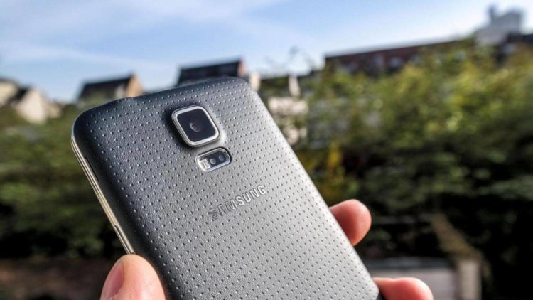 Galaxy S5 против iPhone 5s: сражение цифр. Galaxy S5 против iPhone 5s: сражение цифр. Фото.