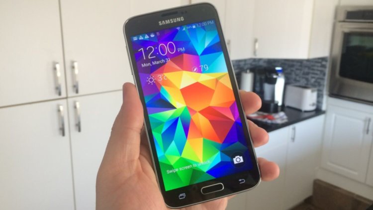 Samsung о пластиковой крышке и прочих дизайнерских решениях Galaxy S5. Фото.