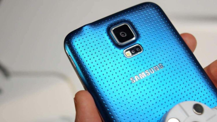 3 особенности Galaxy S5, которыми гордится президент Samsung. Дизайн. Фото.