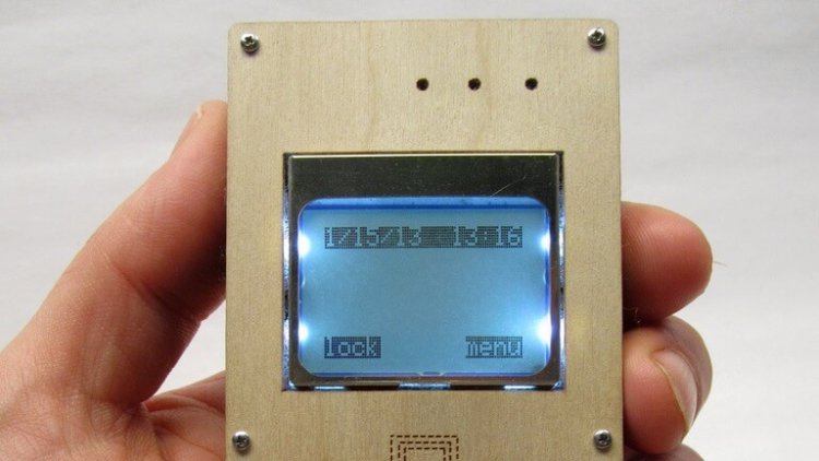 3 телефона, созданные в домашних условиях. Фото.