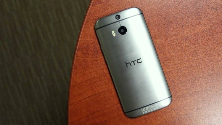 4 лучших смартфона для любителей мобильных игр. HTC One M8. Фото.