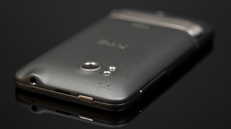 5 самых провальных Android-смартфонов. HTC Thunderbolt. Фото.