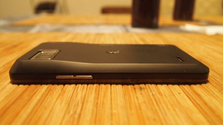 5 самых провальных Android-смартфонов. Motorola Droid Bionic. 5 самых провальных Android-смартфонов. Motorola Droid Bionic. Фото.