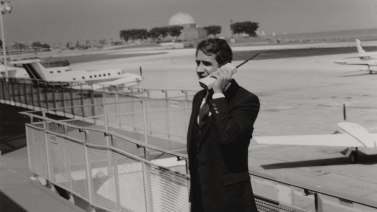 Первый мобильный звонок: как, когда и с помощью чего? Первый мобильный звонок: как, когда и с помощью чего? Фото.