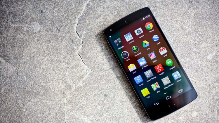 4 лучших смартфона для любителей мобильных игр. Nexus 5. Фото.