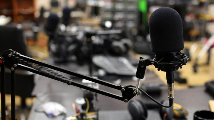 3 приложения для прослушивания подкастов. Фото.