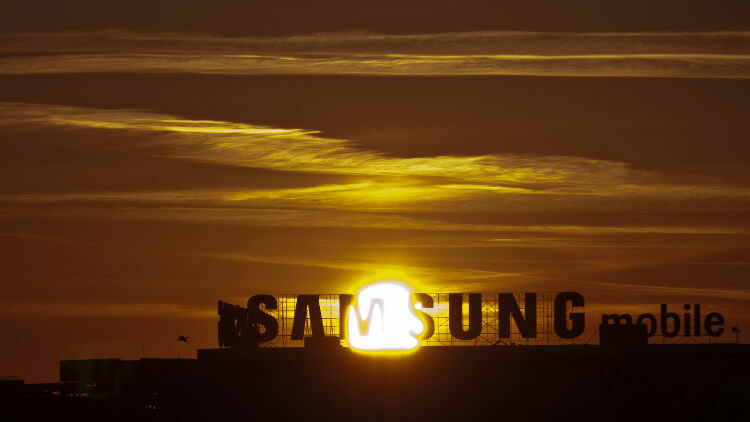 Дешевые китайские смартфоны заставляют Samsung терять прибыль. Дешевые китайские смартфоны заставляют Samsung терять прибыль. Фото.