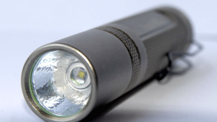 10 технологий, которые устарели благодаря Android. Фонарики. 10 технологий, которые устарели благодаря Android. Фонарики. Фото.