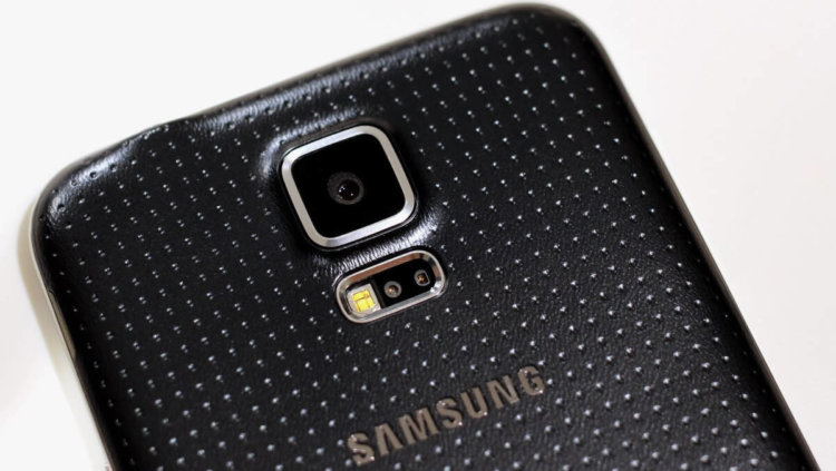 4 самых недооценённых гаджета первой половины этого года. Galaxy S5 и его задняя крышка. 4 самых недооценённых гаджета первой половины этого года. Galaxy S5 и его задняя крышка. Фото.