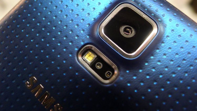 12 датчиков, которые могут находиться внутри вашего смартфона. Датчик сердцебиения. 12 датчиков, которые могут находиться внутри вашего смартфона. Датчик сердцебиения. Фото.