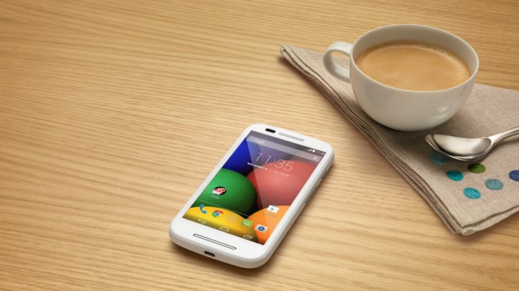 7 смартфонов, которые ценят ваше время. Motorola Moto E. Фото.