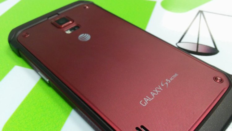 5 лучших смартфонов, которые не боятся намокнуть. Samsung Galaxy S5 Active. Фото.