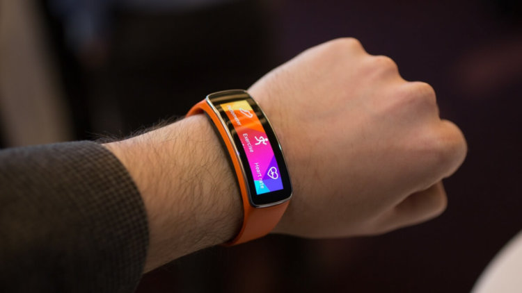 5 лучших дизайнерских решений первой половины этого года. Samsung Gear Fit. 5 лучших дизайнерских решений первой половины этого года. Samsung Gear Fit. Фото.