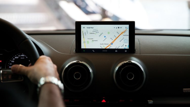 Google не хочет, чтобы у водителей работали все функции умных часов. Фото.