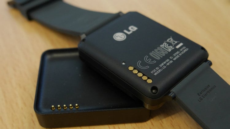 Патент LG раскрывает идею создания гибрида смартфона и умных часов. Фото.